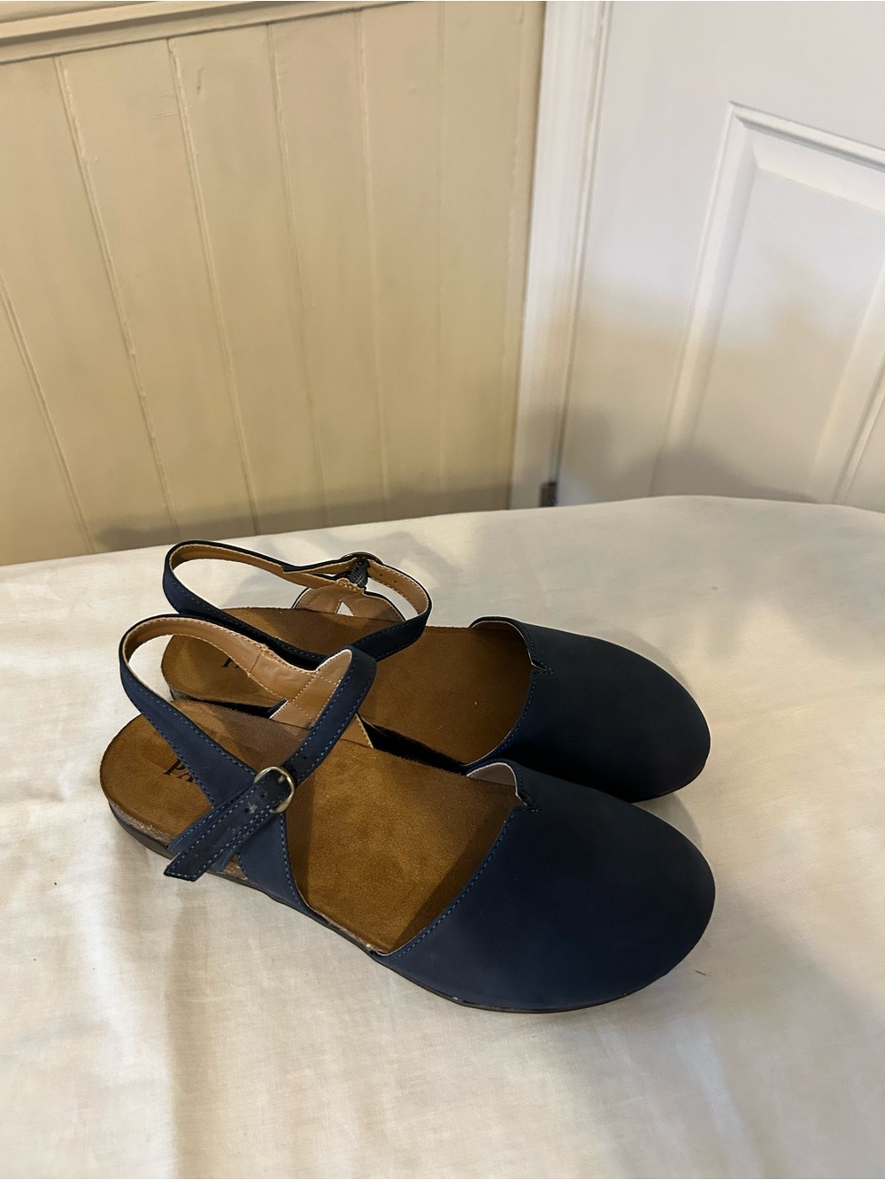 PARTY Woman’s Closed Toe Barefoot Sandals Navy Blue Cork/Size 8/ NWT